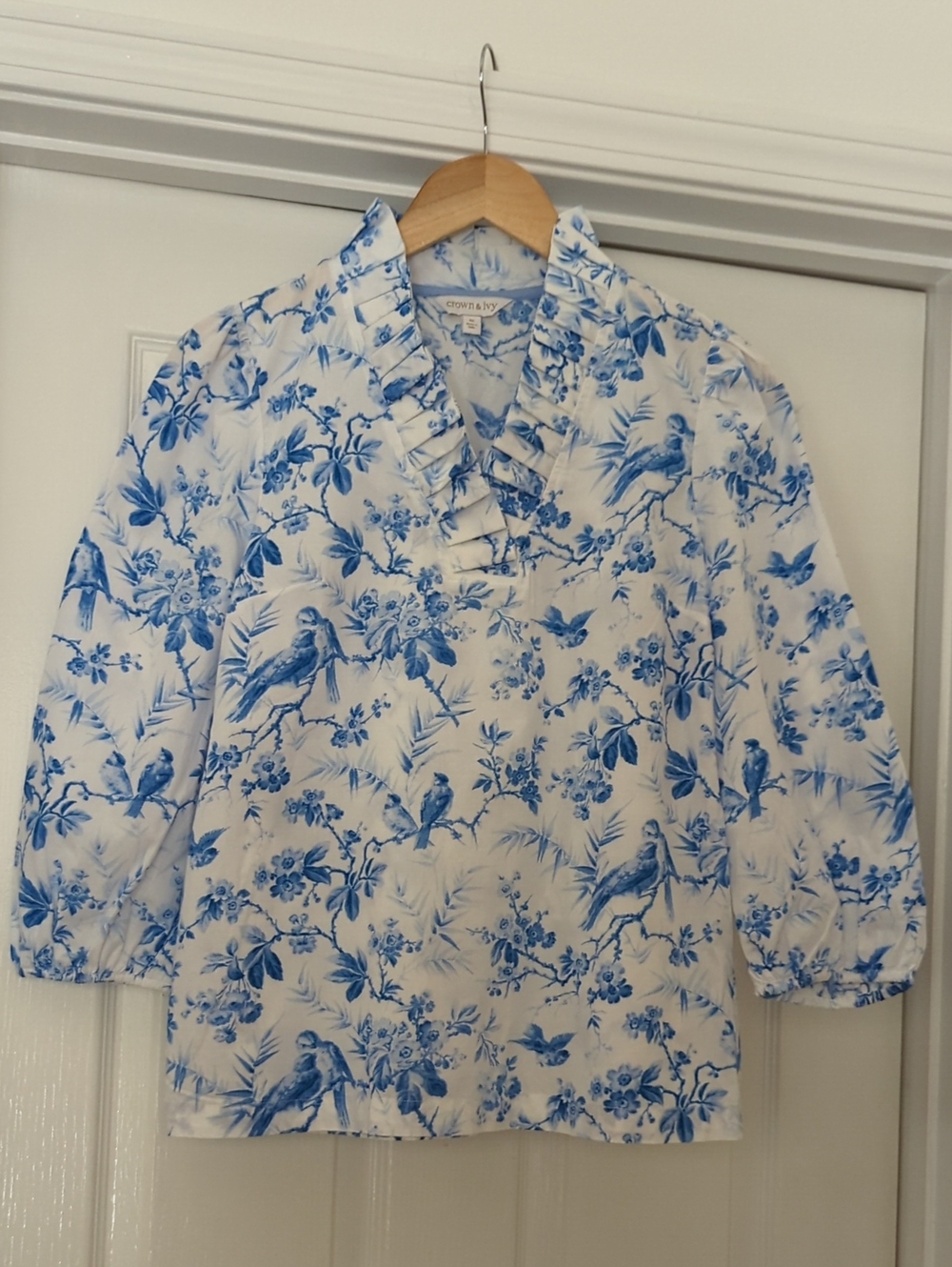 Crown & Ivy 100% Cotton Blue Floral Bird Ruffle Neck Top M